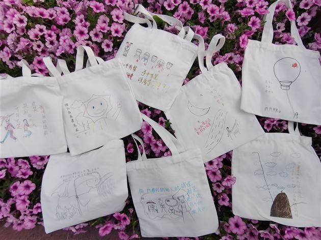 高中学生 “心理漫画”文创布包诞生记