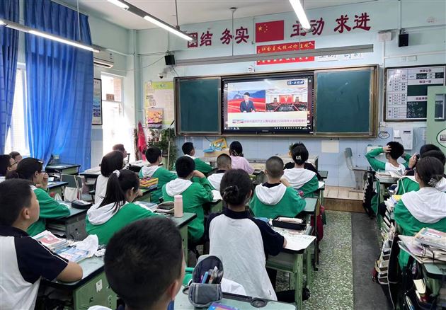 百年恰是风华正茂  青春正当踔厉奋发——棠外组织观看中国共产主义青年团成立100周年大会