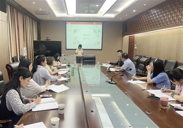 星光伴我行 专家指迷津——记刘勇名师工作室与棠外初中语文教研组联合教研活动