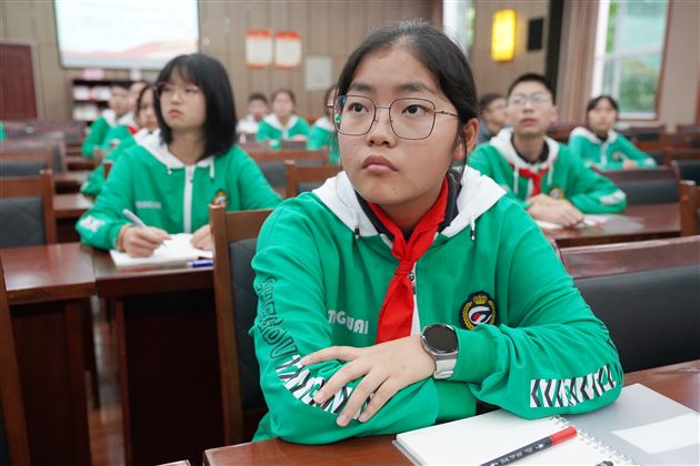 喜迎二十大 永远跟党走 奋进新征程——棠外初中团总支开展第十八期团课培训活动 