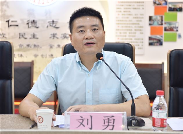 四川省特级教师、正高级教师、成都棠湖外国语学校初中校长助理刘勇致辞