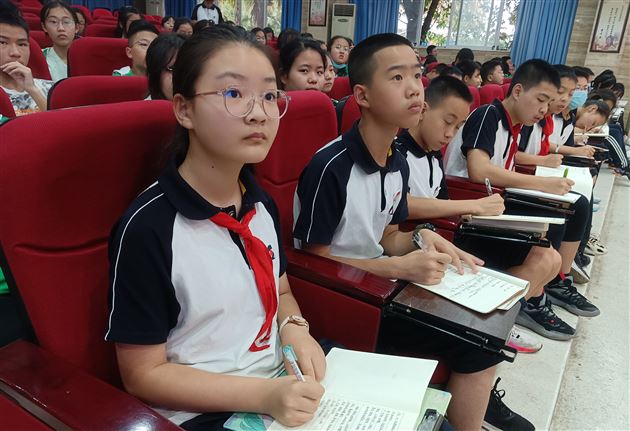 棠外初一年级举行期中表彰暨学法分享系列活动 