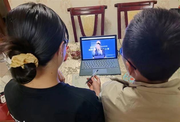 找到孩子的动力之源——棠外初中组织学生和家长收看线上亲子教育专家讲座