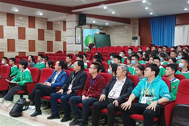 做新时代的有为青年——记2022年棠外初中新团员入团宣誓仪式