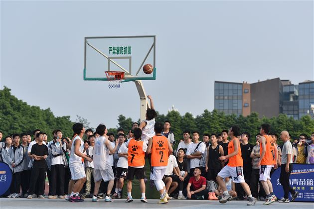 棠外举行篮球联盟（TBA）高二班级比赛