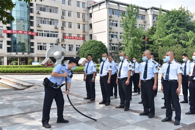 提升防暴意识和技能 构建平安校园——棠外开展防暴处突应急培训演练