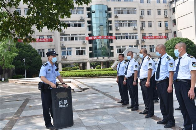 提升防暴意识和技能 构建平安校园——棠外开展防暴处突应急培训演练