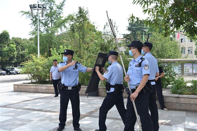 提升防暴意识和技能 构建平安校园——棠外开展防暴处突应急培训演练 