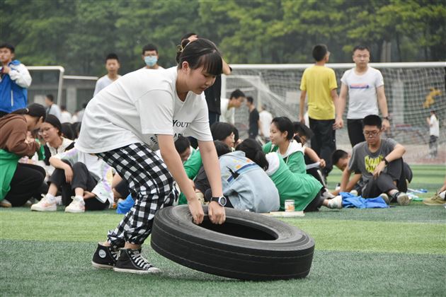 激扬青春 强健生命——棠外初2019级举办趣味运动会