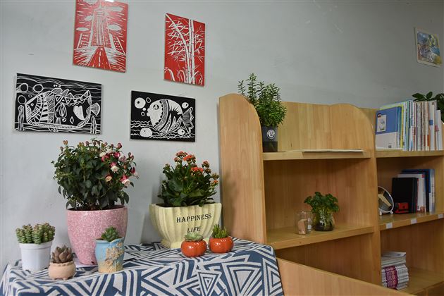 诗意地栖居 舒心地工作——棠外初中开展文明办公室评选活动