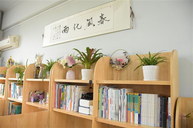 诗意地栖居 舒心地工作——棠外初中开展文明办公室评选活动