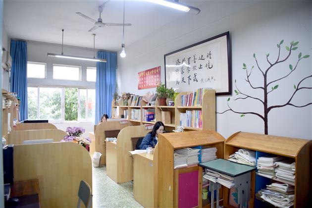 文明伴师行 德高传新风——棠外高中“文明办公室”评比活动