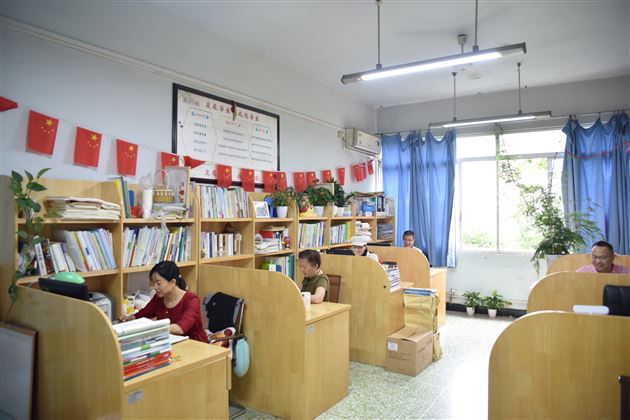 文明伴师行 德高传新风——棠外高中“文明办公室”评比活动 