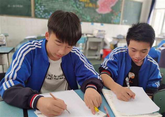 为心助力 自信迎考——棠外心育团队受邀参加双流区初三考前心理送教活动