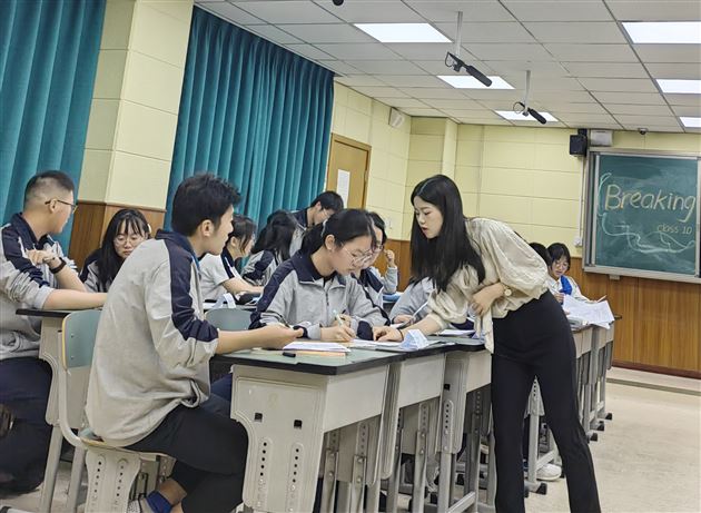 棠外教师陈燚在成都市菜单培训上作专题分享