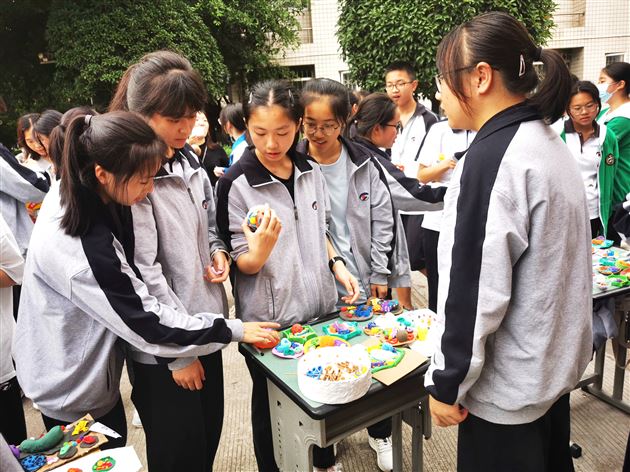 指尖上的生命之美——棠外初高中联合生物学模型创意评比活动 