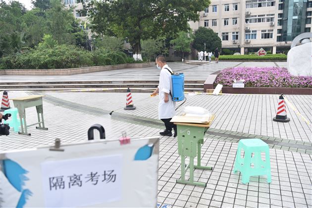 防控不松懈 防患于未然——中考棠外考点认真开展疫情防控应急演练