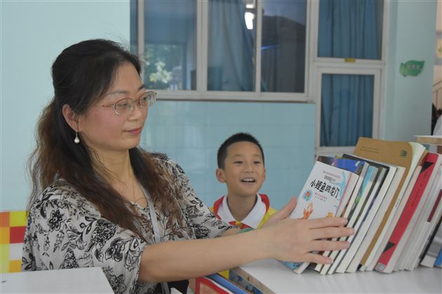 书香留存 悦享阅读——记棠外附小六年级学生捐书仪式