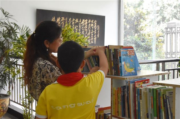 书香留存 悦享阅读——记棠外附小六年级学生捐书仪式