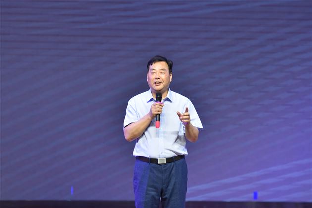 评委毕勇老师作点评.