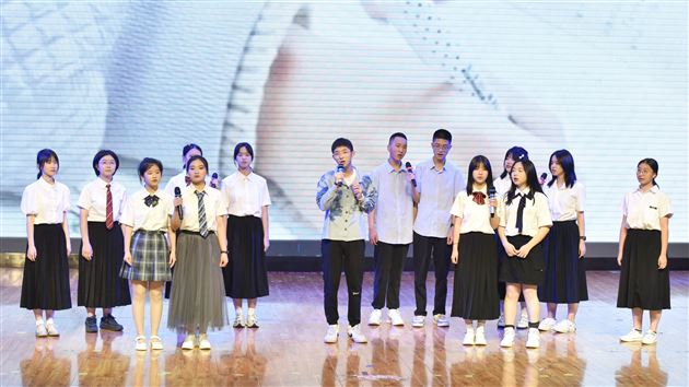 学生会演唱《孤勇者》