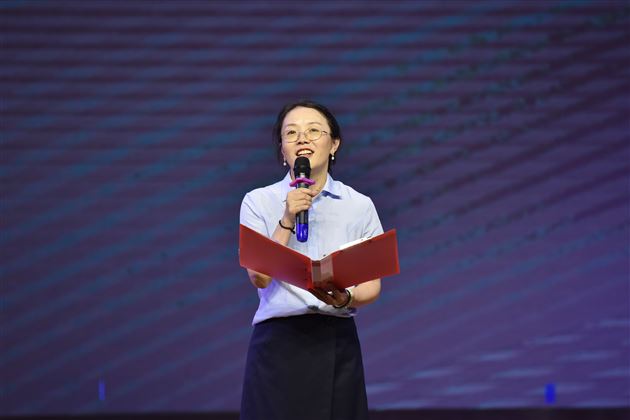 外语处副主任周晓芬老师作总结发言.