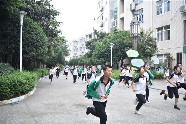 开展应急疏散演练  筑牢校园安全防线 