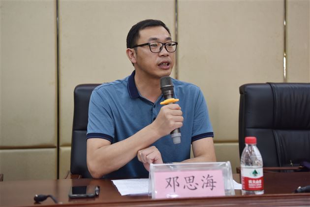 高中校长助理邓思海致辞