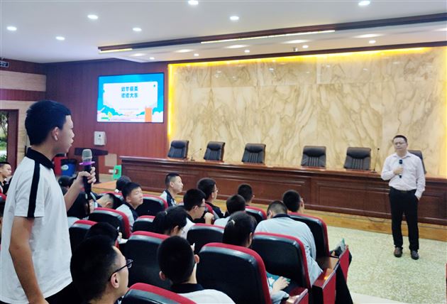 深度诠释数学之美——电子科技大学赵武博士来校开展讲座