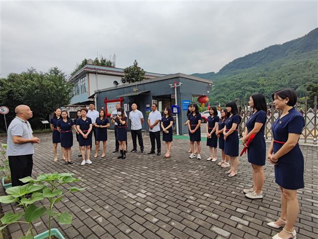 追寻红色记忆 传承长征精神——棠外附小第三党支部党员主题日活动 