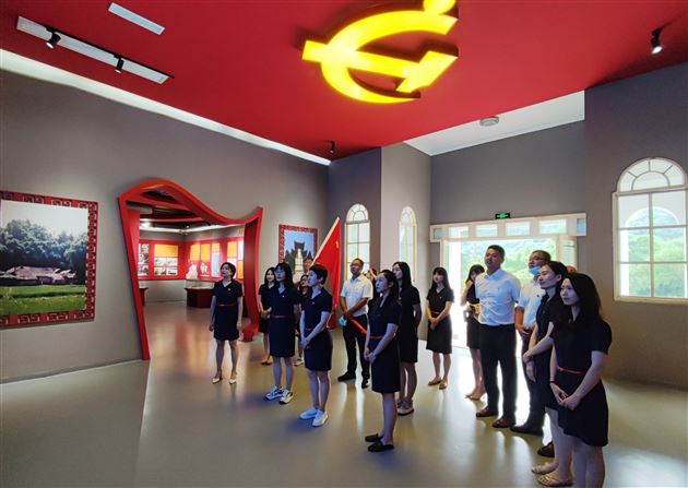 追寻红色记忆 传承长征精神——棠外附小第三党支部党员主题日活动