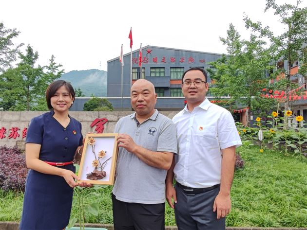 追寻红色记忆 传承长征精神——棠外附小第三党支部党员主题日活动