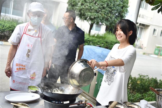 棠外成功举办第二届餐厅厨师技能大赛暨师生厨艺展示活动 
