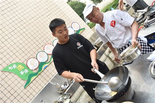 棠外成功举办第二届餐厅厨师技能大赛暨师生厨艺展示活动