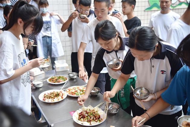 棠外成功举办第二届餐厅厨师技能大赛暨师生厨艺展示活动