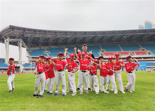 挥“棒”出征 载誉而归——棠外实验幼儿园软式棒垒球队荣获“双一等奖”