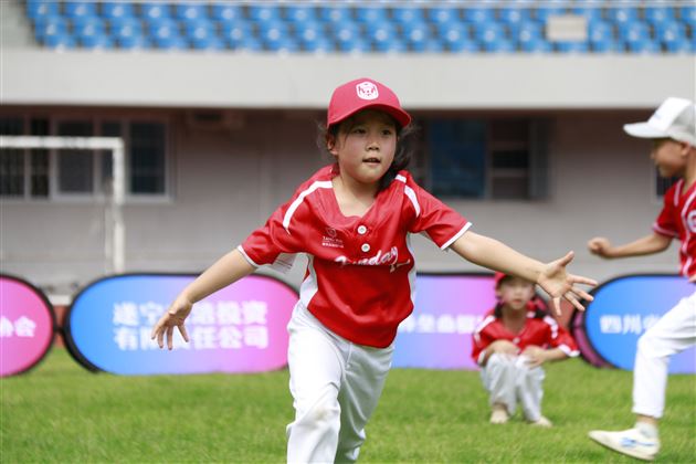 挥“棒”出征 载誉而归——棠外实验幼儿园软式棒垒球队荣获“双一等奖”