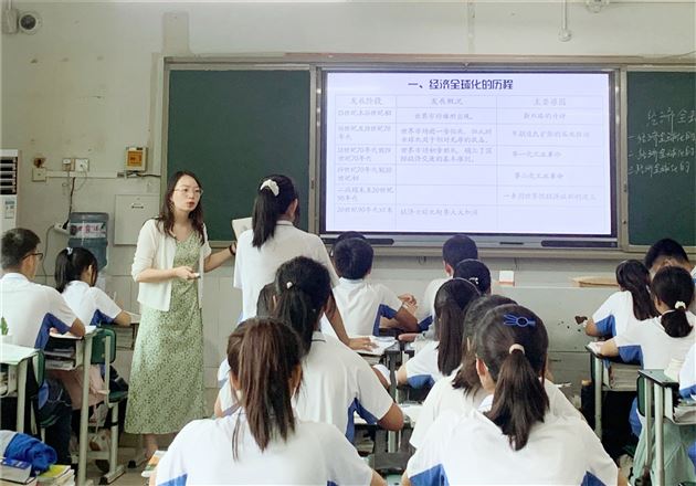 棠外周燕老师受邀到广元苍溪中学上示范