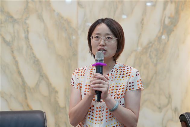 棠外工会主席、校团委书记张莉致欢迎辞