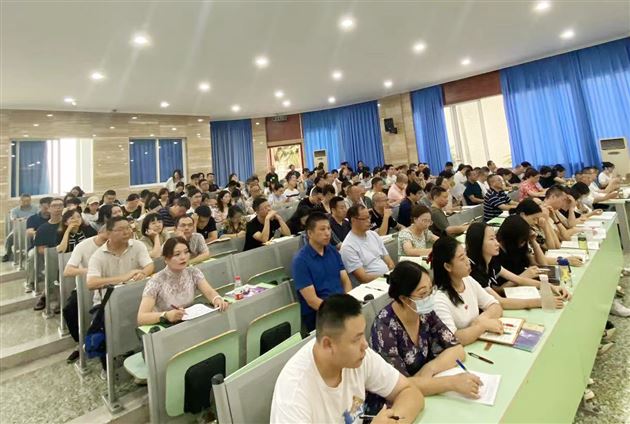 心中有梦 眼中有人 手中有法 脚下有路——高中举行暑期第二阶段培训