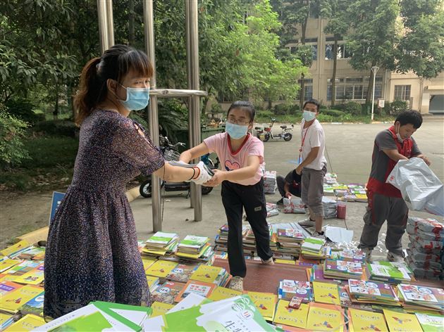 教师少休中秋假 教材快寄学子家