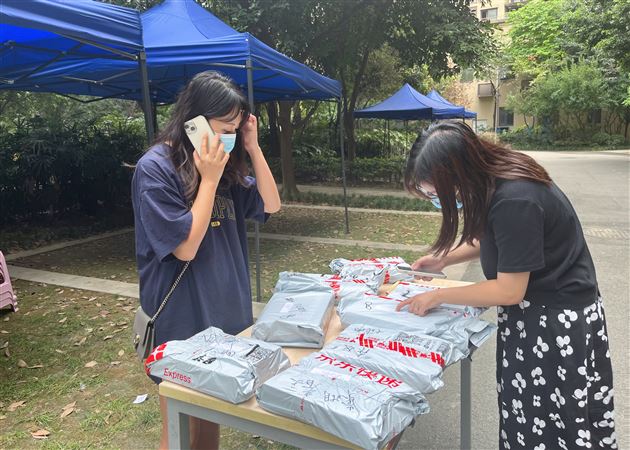 教师少休中秋假 教材快寄学子家