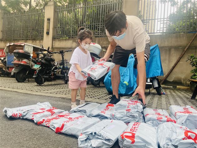 教师少休中秋假 教材快寄学子家