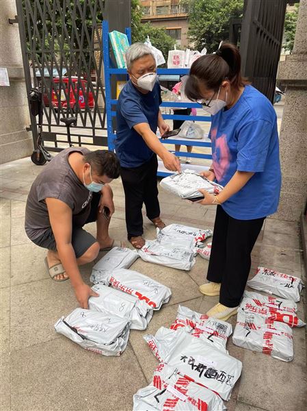 教师少休中秋假 教材快寄学子家