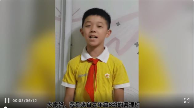 五年级八班的梁理柯同学国旗下讲话