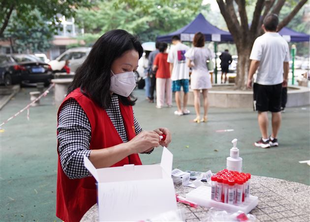 同心合力战疫情，共克时艰显担当——棠外党员教师积极参加抗疫保教志愿服务活动