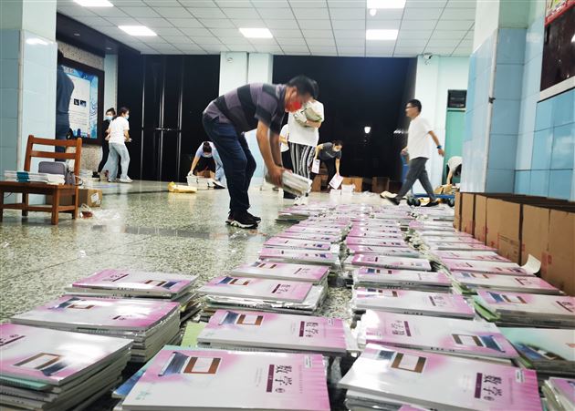 同心合力战疫情，共克时艰显担当——棠外党员教师积极参加抗疫保教志愿服务活动 