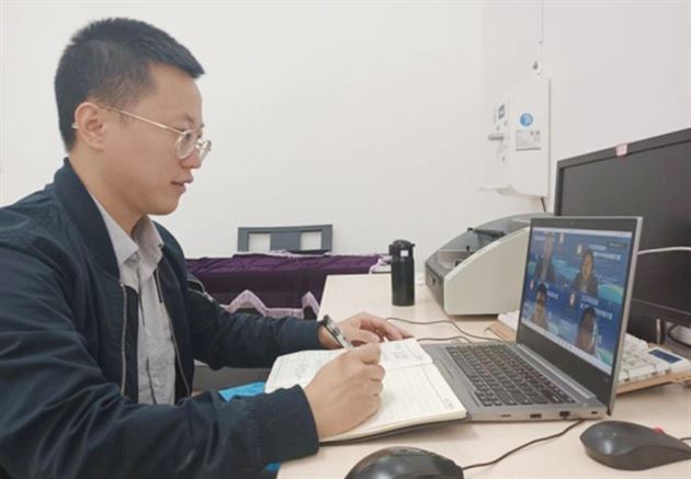 评审老师在线评审各赛项作品