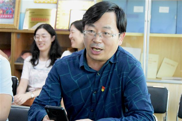 牢记入党初心 勇担教育使命 ——中共成都棠湖外国语学校初中第三支部召开党员大会