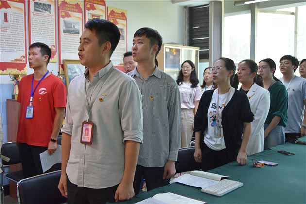 牢记入党初心 勇担教育使命 ——中共成都棠湖外国语学校初中第三支部召开党员大会 